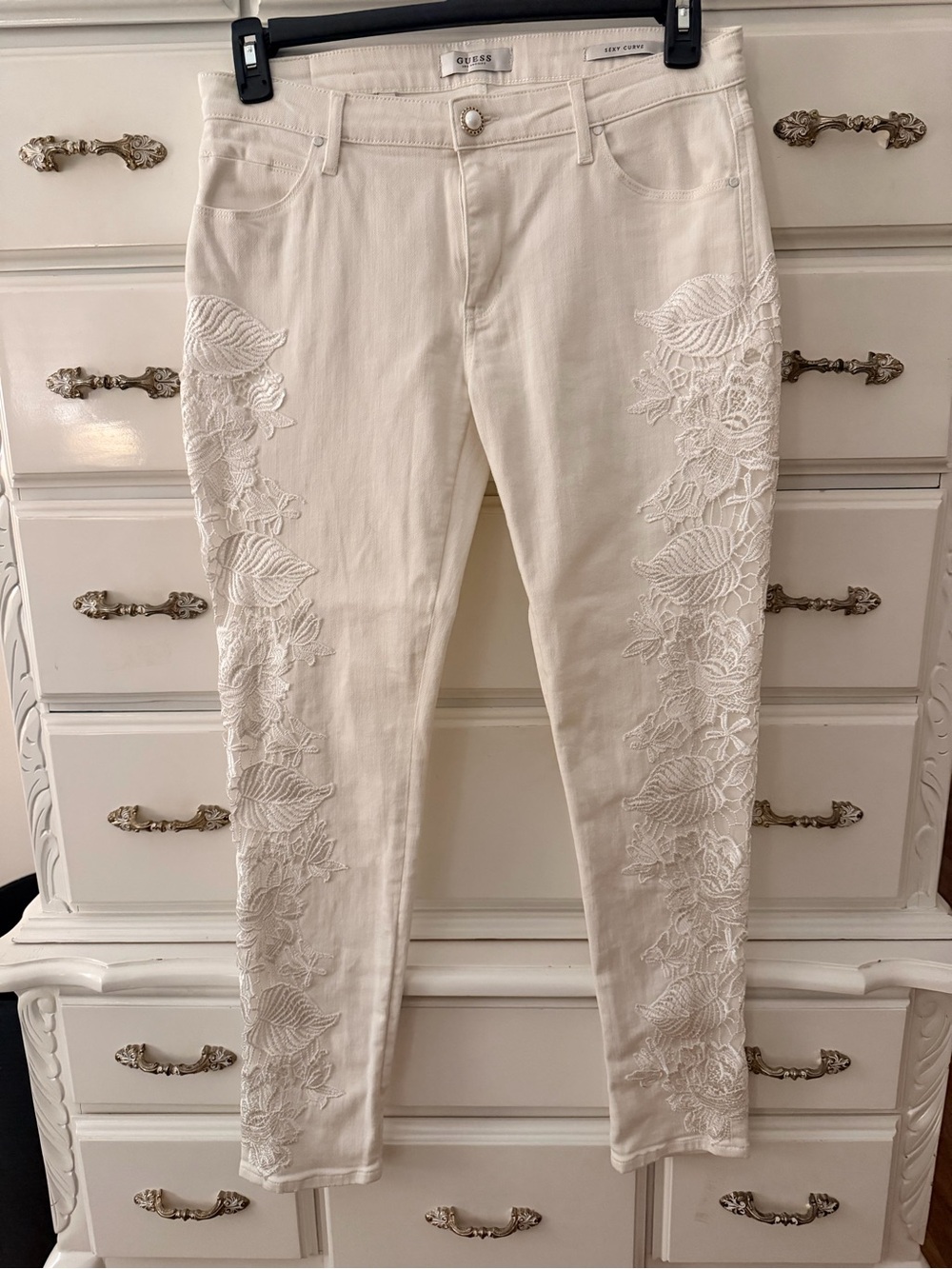 GUESS White Embroidered Slim Fit Women’s Jeans with lace siding